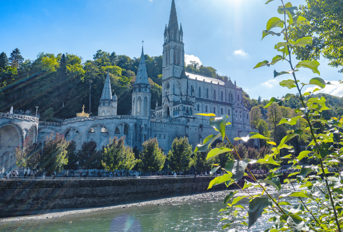 ルルドの泉に祈りをこめて | Lourdes